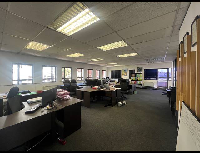 194M² OFFICE TO LET IN HYDE PARK